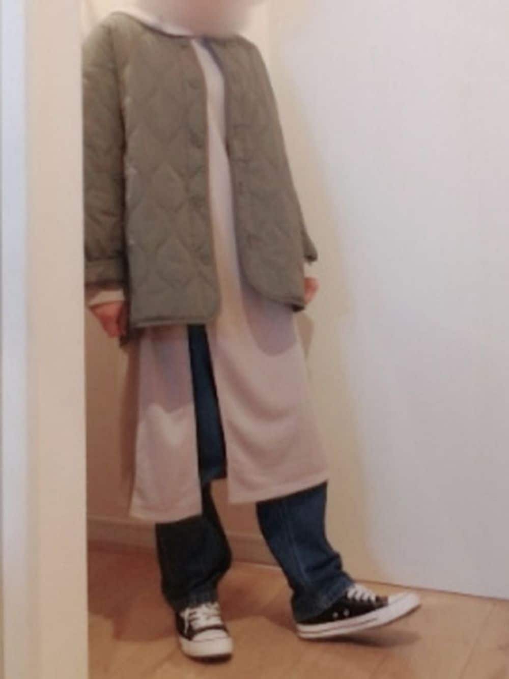 「しまむら、UNIQLO、キルティングジャケット、スウェット、スウェットワンピース、デニムパンツ、スニーカーコーデ、ラクチンコーデ、ママコーデ、今日のコーデ」｜「しまむらのアイテム（ワンピース/ドレス、ベージュ系）」を使った、 anko*さん（レディース・155cm）の冬コーディネートの1枚目の写真