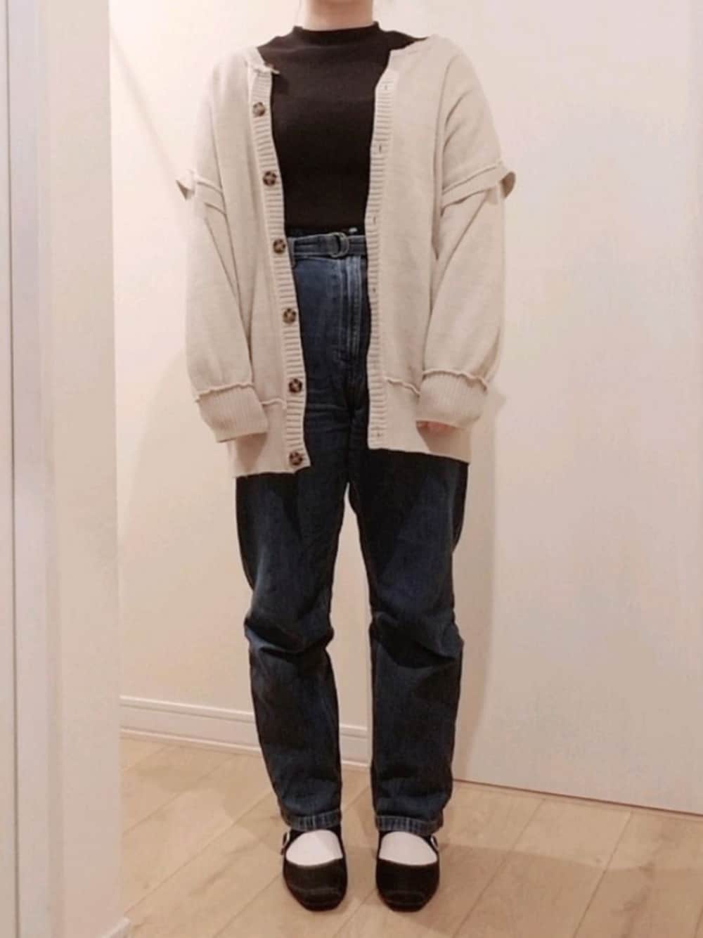 「カーディガン、リブニット、デニムパンツ、カンフーシューズ、シンプルスタイル、ママコーデ、記録用」｜「GUのリブニット（ニット/セーター、ブラック系）」を使った、 anko*さん（レディース・155cm）の冬コーディネートの1枚目の写真