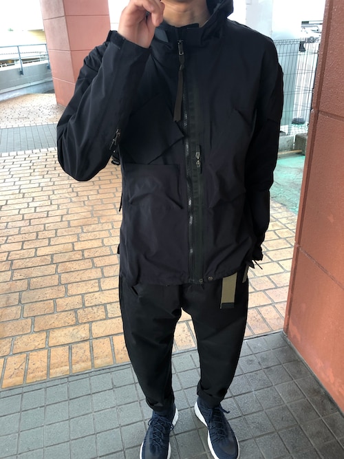 co使用「acronym(j47a-gt)」的時尚穿搭