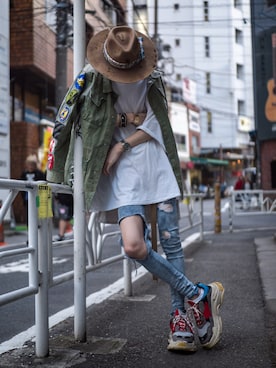 「BALENCIAGA」｜「アイテム（ミリタリージャケット）」を使った、ANOTHER-Jさん（メンズ・175cm）の春コーディネート