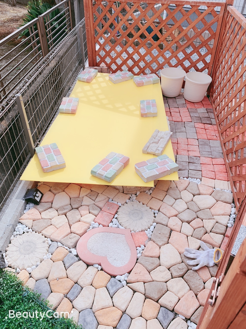 「お庭、砂遊び、DIY、DIY大好き、子供が楽しむ空間、休日スタイル、レンガ、キッズ、ママ＆息子、ママ頑張りました！」｜「ビバホームのアイテム（その他、その他）」を使った、hirumamaさん（キッズ・80cm）の春コーディネートの1枚目の写真