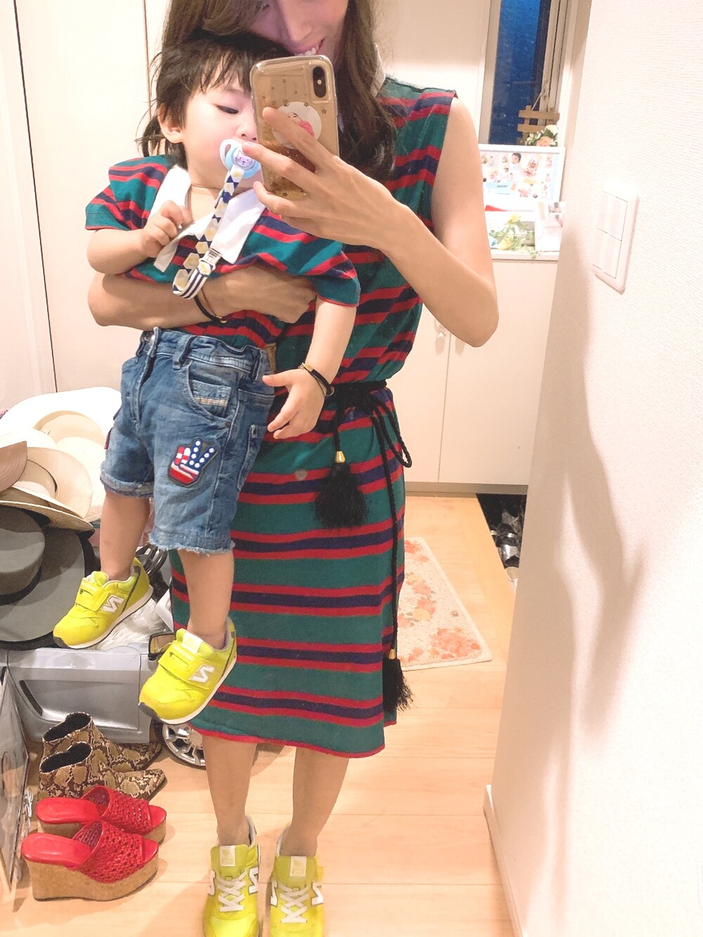 「親子コーデ、親子でおそろい、リンクコーデ、ｱﾅｯﾌﾟ、アナップキッズ、おしゃれさんと繋がりたい、ニューバランス、キッズコーデ、ママコーデ、ママ＆息子」｜「ANAPのボーダーラガーシャツワンピース（ワンピース、グリーン系）」を使った、hirumamaさん（キッズ・90cm）の春コーディネートの1枚目の写真