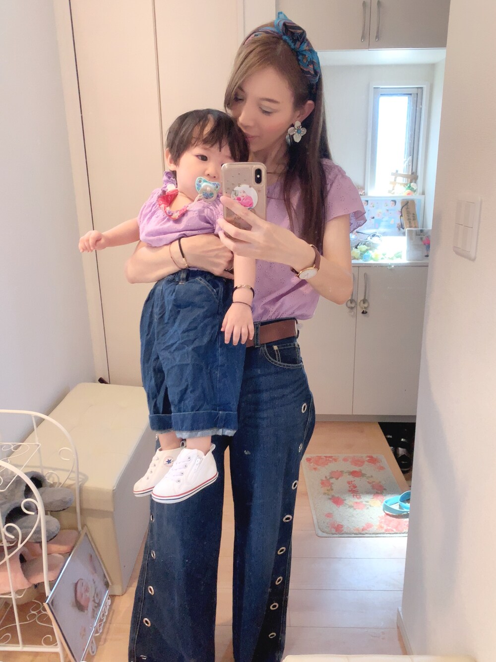 「親子コーデ、親子でおそろい、親子リンク、グローバルワーク(GLOBAL WORK)、ブランシェス、コンバース、ロデオクラウンズ、エヴリス(EVRIS)、キッズコーデ、ママコーデ」｜「GLOBAL WORKの【ジュニア】ウエストシャーリングブラウス/829619（シャツ/ブラウス、パープル系）」を使った、hirumamaさん（キッズ・80cm）の夏コーディネートの1枚目の写真
