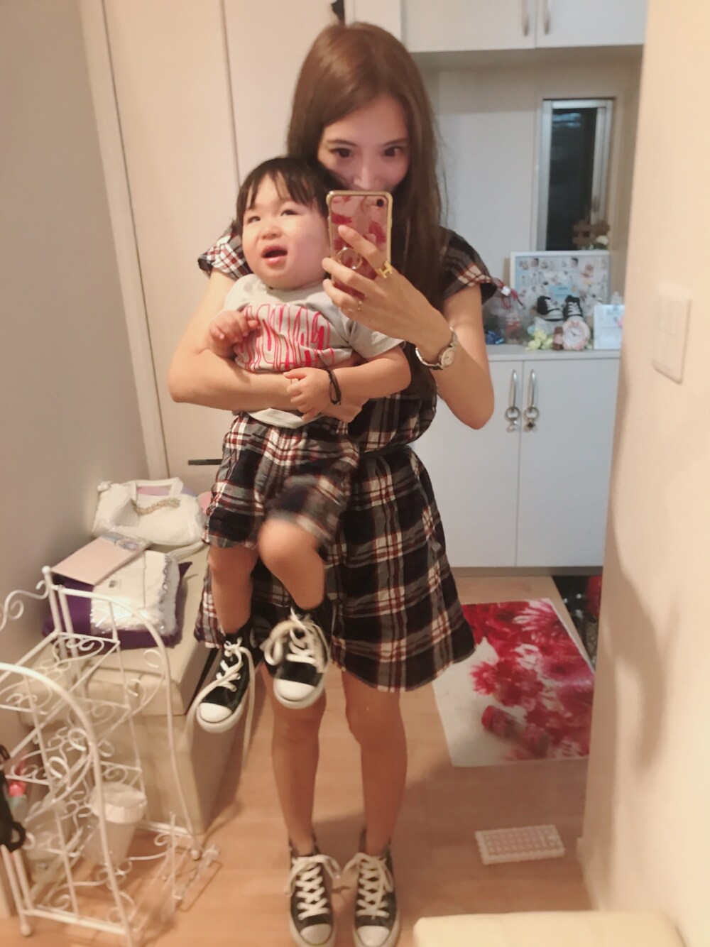 「キッズコーデ、ママコーデ、親子コーデ、親子でおそろい、親子リンク、ブランシェス、コンバース、夏の終わりを感じた今日、おしゃれさんと繋がりたい、息子コーデ」｜「BRANSHESの【プチプラ】チェック柄半袖ワンピース（ワンピース、ブルー系）」を使った、hirumamaさん（キッズ・90cm）の夏コーディネートの1枚目の写真