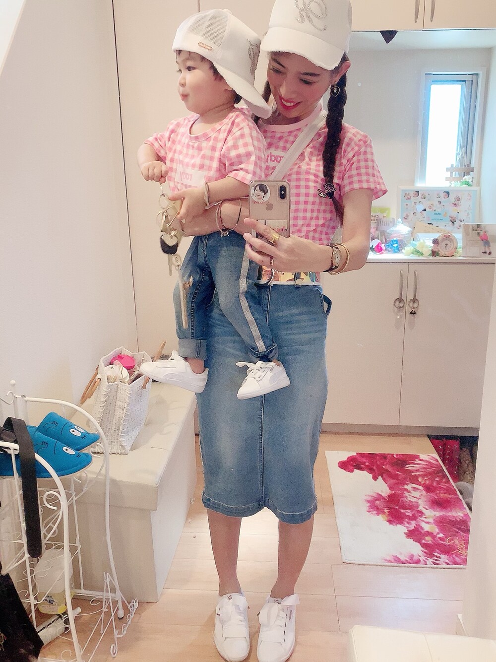 「Rady、親子コーデ、親子でおそろい、親子リンク、デニムキラキラサイドライン、暑くて夏コーデ、キッズコーデ、ママコーデ、ちびRady、ラブアンドピース2019」｜「Radyのアイテム（Tシャツ/カットソー、ピンク系）」を使った、hirumamaさん（キッズ・90cm）の秋コーディネートの1枚目の写真