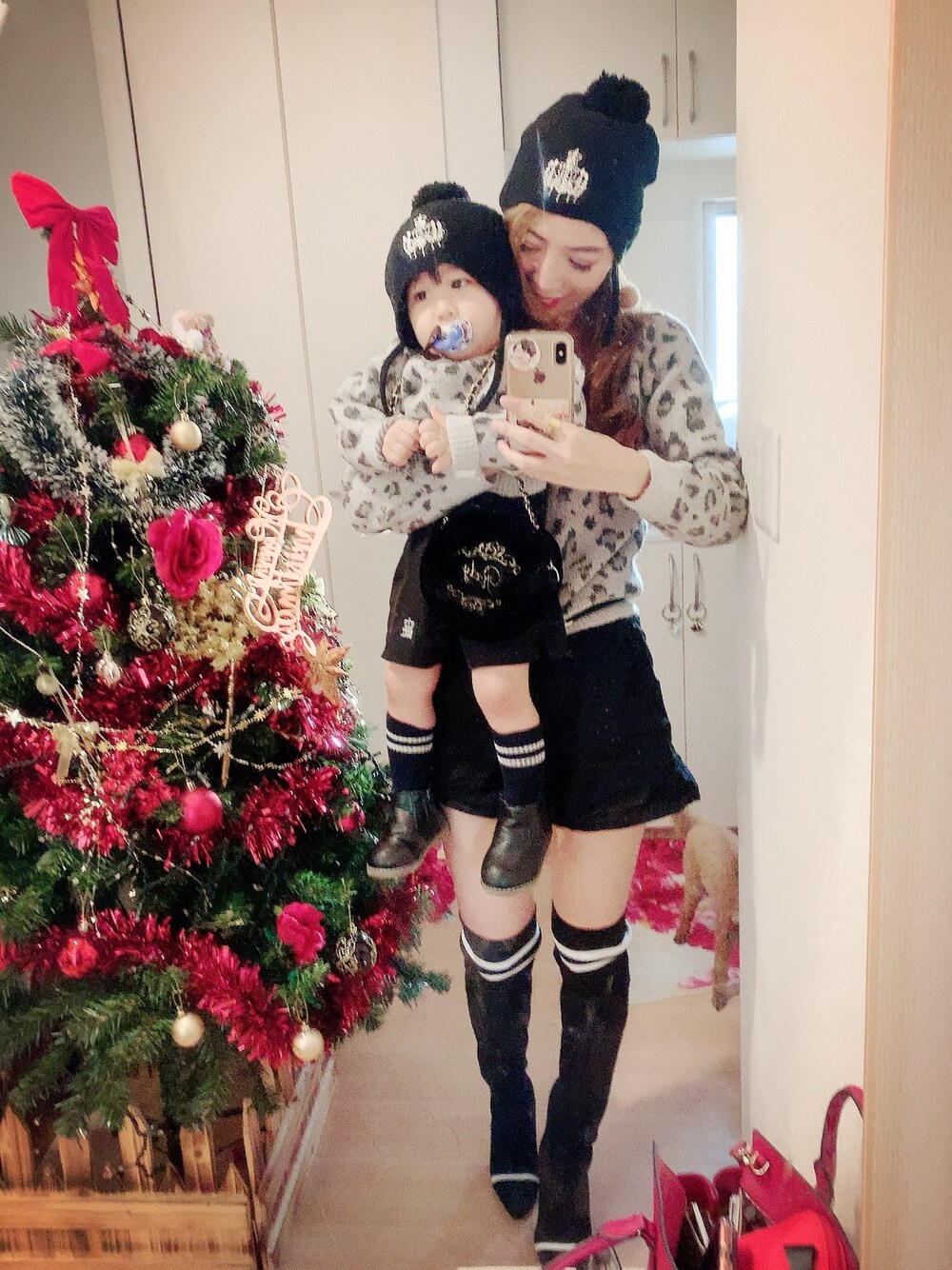 「親子コーデ、親子でおそろい、親子リンク、a.v.v、ブランシェス、Rady、気の早いクリスマスツリー、レオパード、キッズコーデ、ママコーデ」｜「a.v.vの[140-150]レオパードニット（ニット/セーター、グレー系）」を使った、hirumamaさん（キッズ・90cm）の秋コーディネートの1枚目の写真