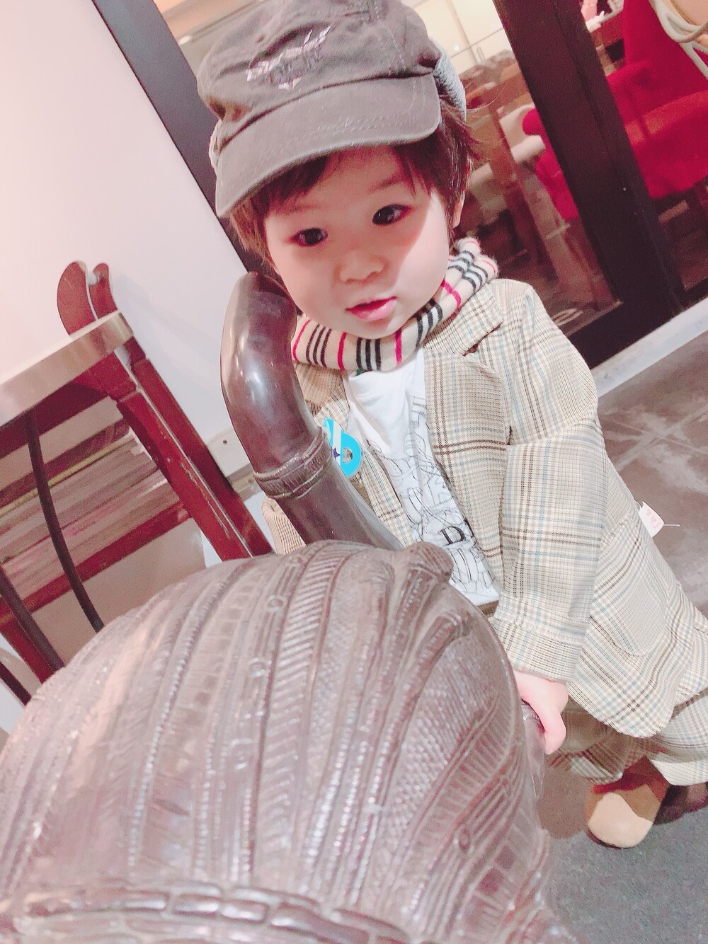 「息子誕生日、１１月２６日で２歳、ディナーコーディネート、息子コーデ、キッズコーデ、キッズファッション、お誕生日おめでとう！、2歳」｜「baby diorのアイテム（Tシャツ/カットソー、ホワイト系）」を使った、hirumamaさん（キッズ・90cm）の冬コーディネートの1枚目の写真
