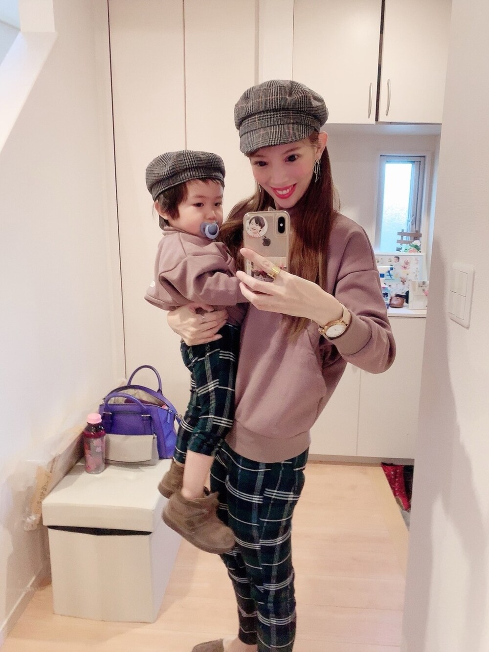 「親子コーデ、親子でおそろい、親子リンク、キッズコーデ、ママコーデ、ブランシェス、ロデオクラウンズワイルドボウル、UGG、おしゃれさんと繋がりたい、ブラウン色に染まれ」｜「BRANSHESのハーフジップ裏起毛トレーナー（スウェット、ブラウン系）」を使った、hirumamaさん（キッズ・90cm）の冬コーディネートの1枚目の写真