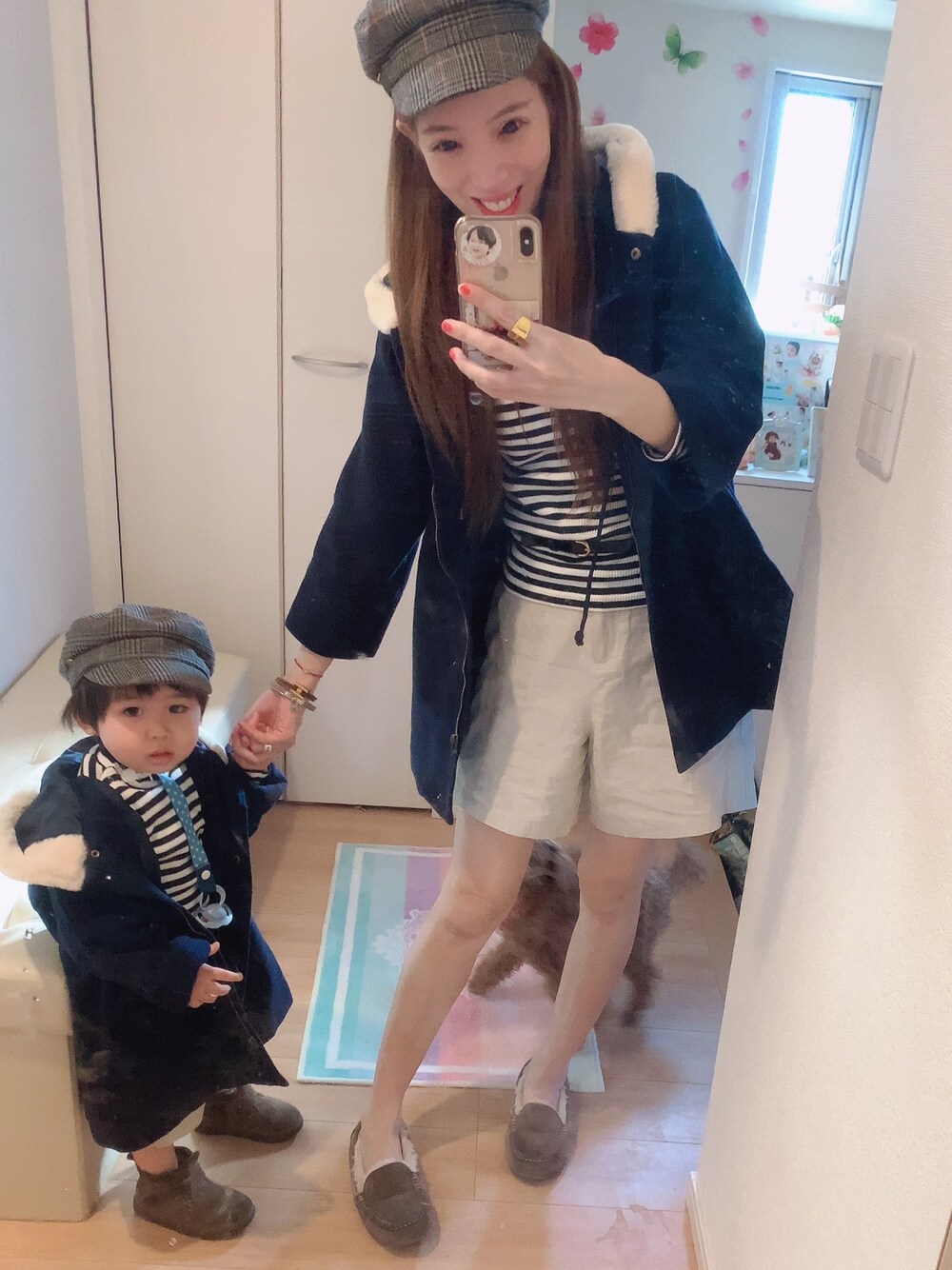 「親子コーデ、親子でおそろい、親子リンク、a.v.v、ブランシェス、ロデオクラウンズワイルドボウル、バーバリーキッズ、UGG、キッズコーデ、ママコーデ」｜「a.v.vの[140-150]ウエストドロストコート（その他アウター、ブルー系）」を使った、hirumamaさん（キッズ・90cm）の冬コーディネートの1枚目の写真