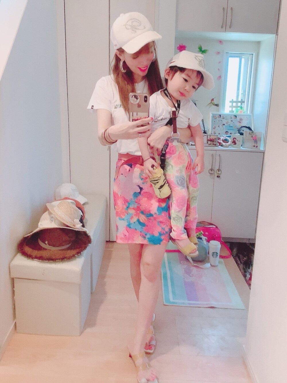 「親子コーデ、親子でおそろい、親子リンク、キッズコーデ、ママコーデ、リエンダ、Rady、ブランシェス、おしゃれさんと繋がりたい、ビラボン(BILLABONG)」｜「RODEO CROWNS WIDE BOWLのアシンメトリーヒールクリアサンダル（サンダル、イエロー系）」を使った、hirumamaさん（キッズ・90cm）の夏コーディネートの1枚目の写真