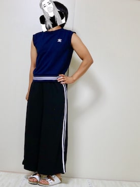「adidas Originals（アディダスオリジナルス）のアイテム（タンクトップ、ブルー系）」を使った、ねずさん（レディース・156cm）の秋コーディネート