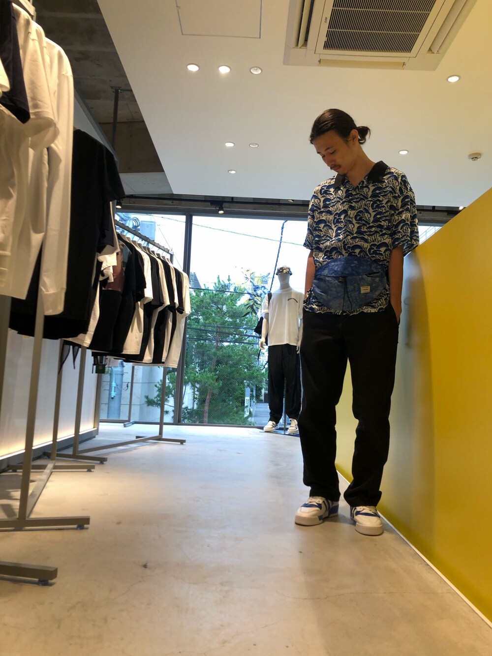 「ブルー、夏、大人カジュアル、street、LOVELESS、シンプルコーデ、シャツスタイル、今日のコーデ、スタッフセンバツ、シャツ好き集まれ」｜「STUSSYのCoral Pattern Shirt（シャツ/ブラウス、ブルー系）」を使った、Satoさん（メンズ・176cm）の夏コーディネートの1枚目の写真