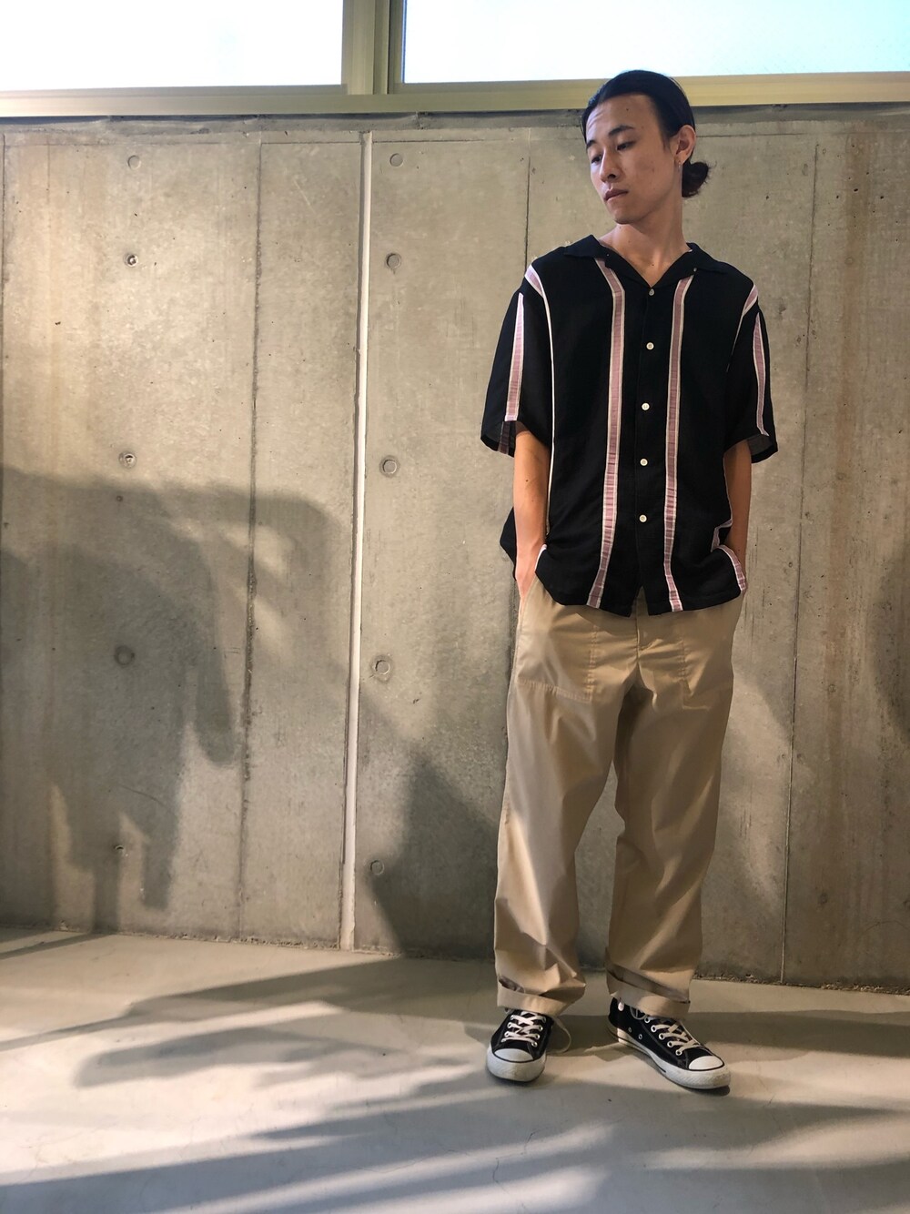 「夏、ベージュ、開襟シャツ、シャツ好き集まれ」｜「EMOTIONALLY UNAVAILABLEのアイテム（シャツ/ブラウス、ブラック系）」を使った、Satoさん（メンズ・176cm）の夏コーディネートの1枚目の写真