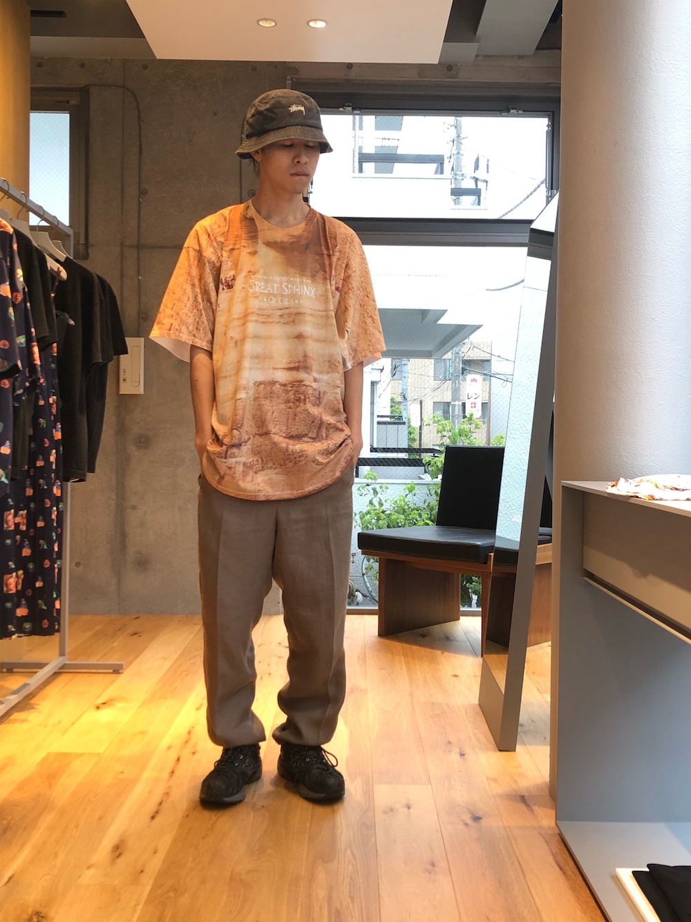 「ビッグシルエット、ワントーンコーデ、LOVELESS、バケットハット、doublet」｜「STUSSYのStock Bucket Hat（ハット、グレー系）」を使った、Satoさん（メンズ・176cm）の夏コーディネートの1枚目の写真