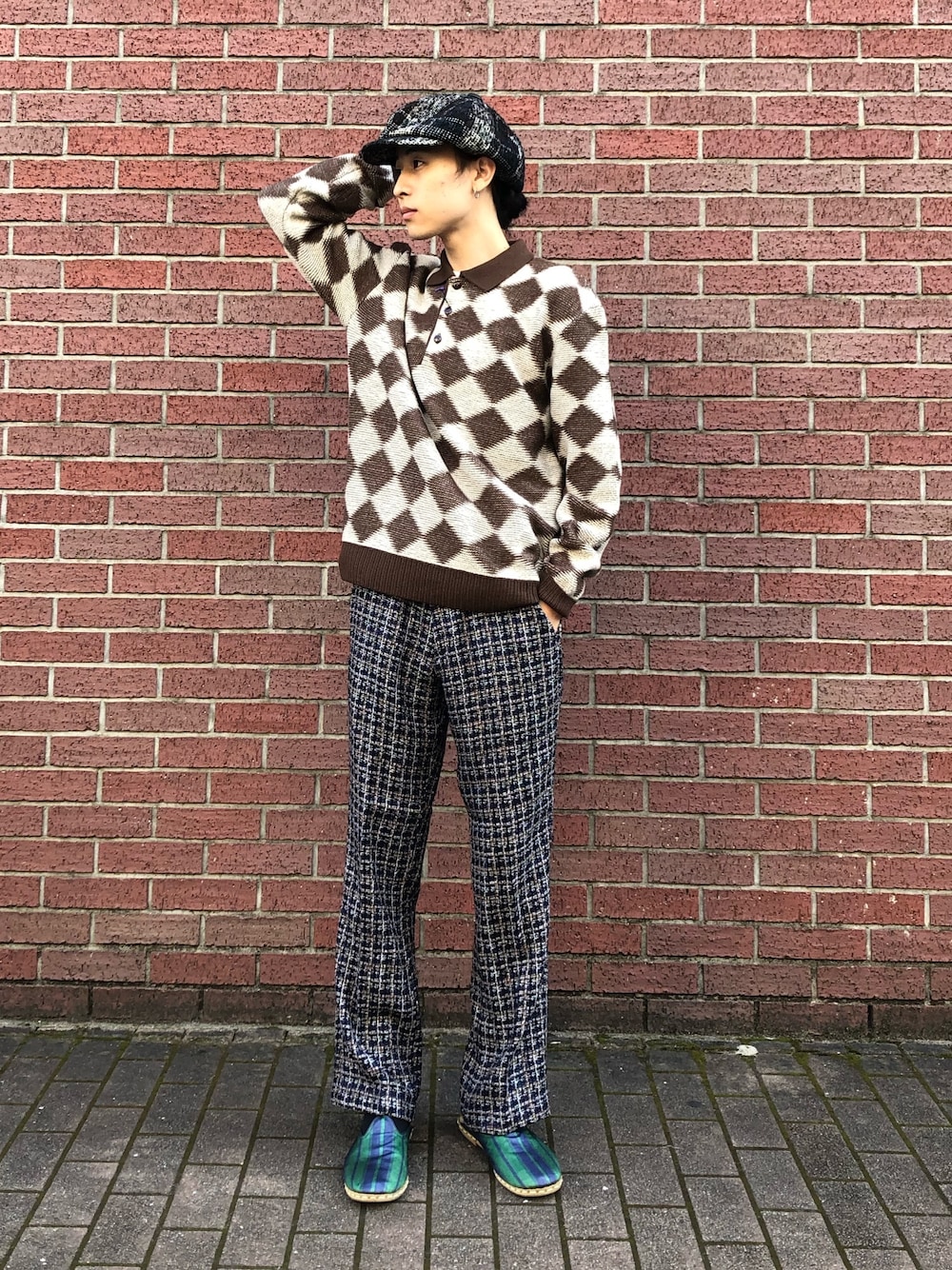 「休日コーデ、NEEDLES、古着コーデ、秋コーデ、おしゃれさんと繋がりたい」｜「Needlesのアイテム（ニット/セーター、ブラウン系）」を使った、Satoさん（メンズ・176cm）の夏コーディネートの1枚目の写真