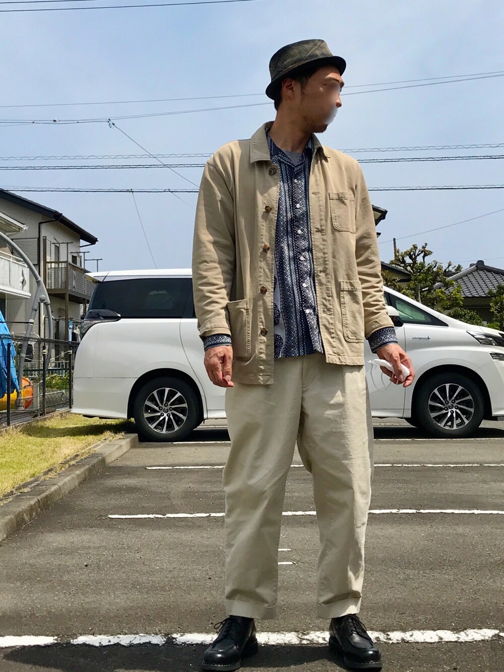 「ZIP FIVE、オトナカジュアル、UNIQLO、UNIQLOコーデ、ハット、パラブーツ、しろパン、ワイトパンツ、カジュアルコーデ」｜「ParabootのParaboot / パラブーツ　シャンボード CHAMBOAD（ドレスシューズ、ブラック系）」を使った、gozou12345さん（メンズ・175cm）の春コーディネートの1枚目の写真