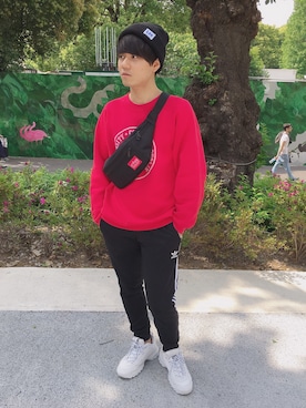 「Lee（リー）のアイテム（ニットキャップ/ビーニー）」を使った、塩崎優太さん（メンズ・170cm）の春コーディネート