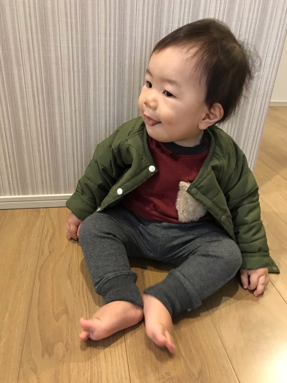 「秋冬コーデ、男の子コーデ、1歳、ブランシェス(BRANSHES)、ブリーズ」｜「BRANSHESのボアポケット裏毛トレーナー（スウェット、レッド系）」を使った、Rui★Mamさん（キッズ・70cm）の秋コーディネートの1枚目の写真