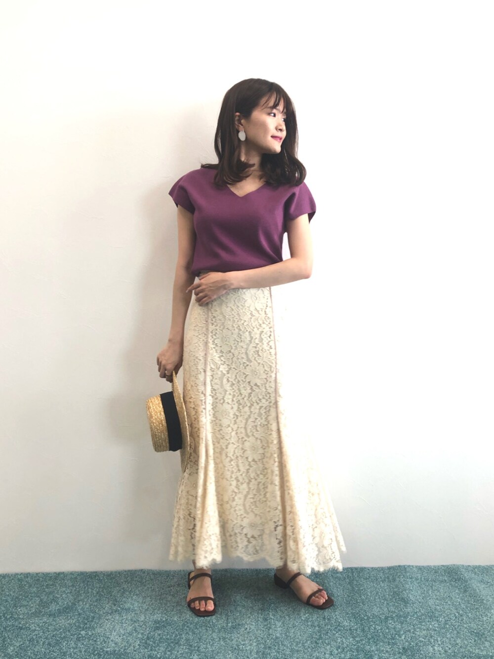 「パープル、紫、レーススカート、マーメイドスカート、貴島明日香、サンダル、フェミニン、ニット、バックリボン、163cm」｜「AndemiuのバックリボンMYカラーニット911033（ニット/セーター、パープル系）」を使った、Andemiu STAFFさん（レディース・163cm）の春コーディネートの1枚目の写真