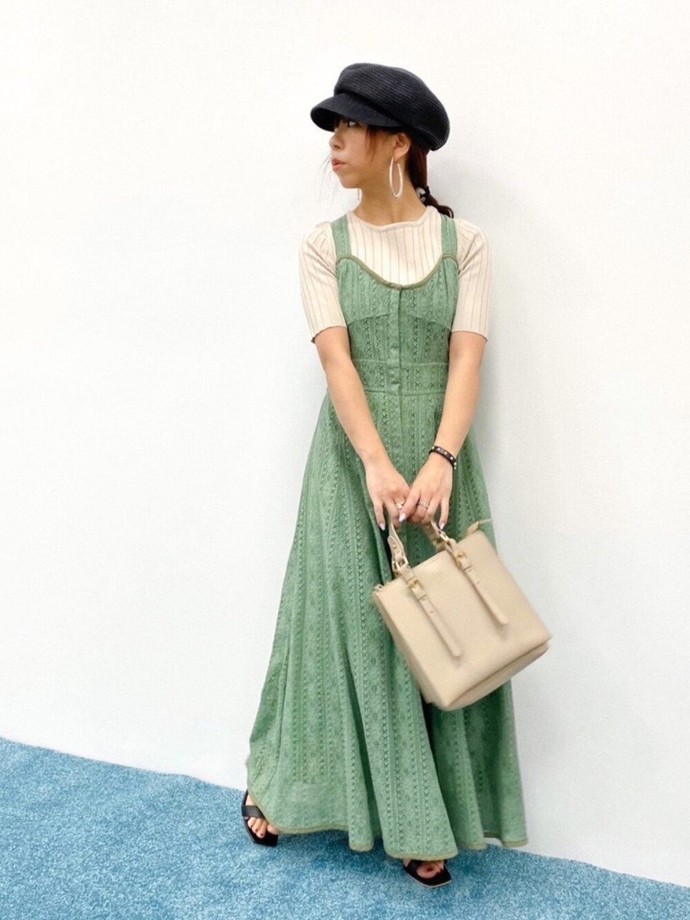 「andemiu、貴島明日香、レース、キャスケット、ミントグリーン、低身長」｜「Andemiuの【貴島明日香コラボ】レースワンピースＸニットSET910615（ワンピース、グリーン系）」を使った、Andemiu STAFFさん（レディース・150cm）の春コーディネートの1枚目の写真