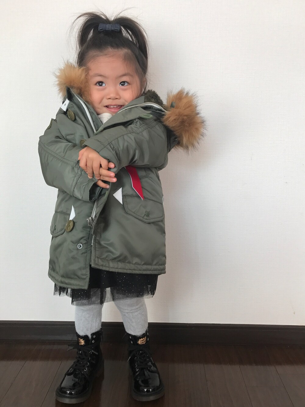 「女の子、LIHUA、メゾンドリーファー(MAISON DE REEFUR)、2歳、ZARA KIDS、N3B」｜「MAISON DE REEFURのキッズ N-3B フライトジャケット（ミリタリージャケット、グリーン系）」を使った、RAIKAさん（キッズ・80cm）の冬コーディネートの1枚目の写真