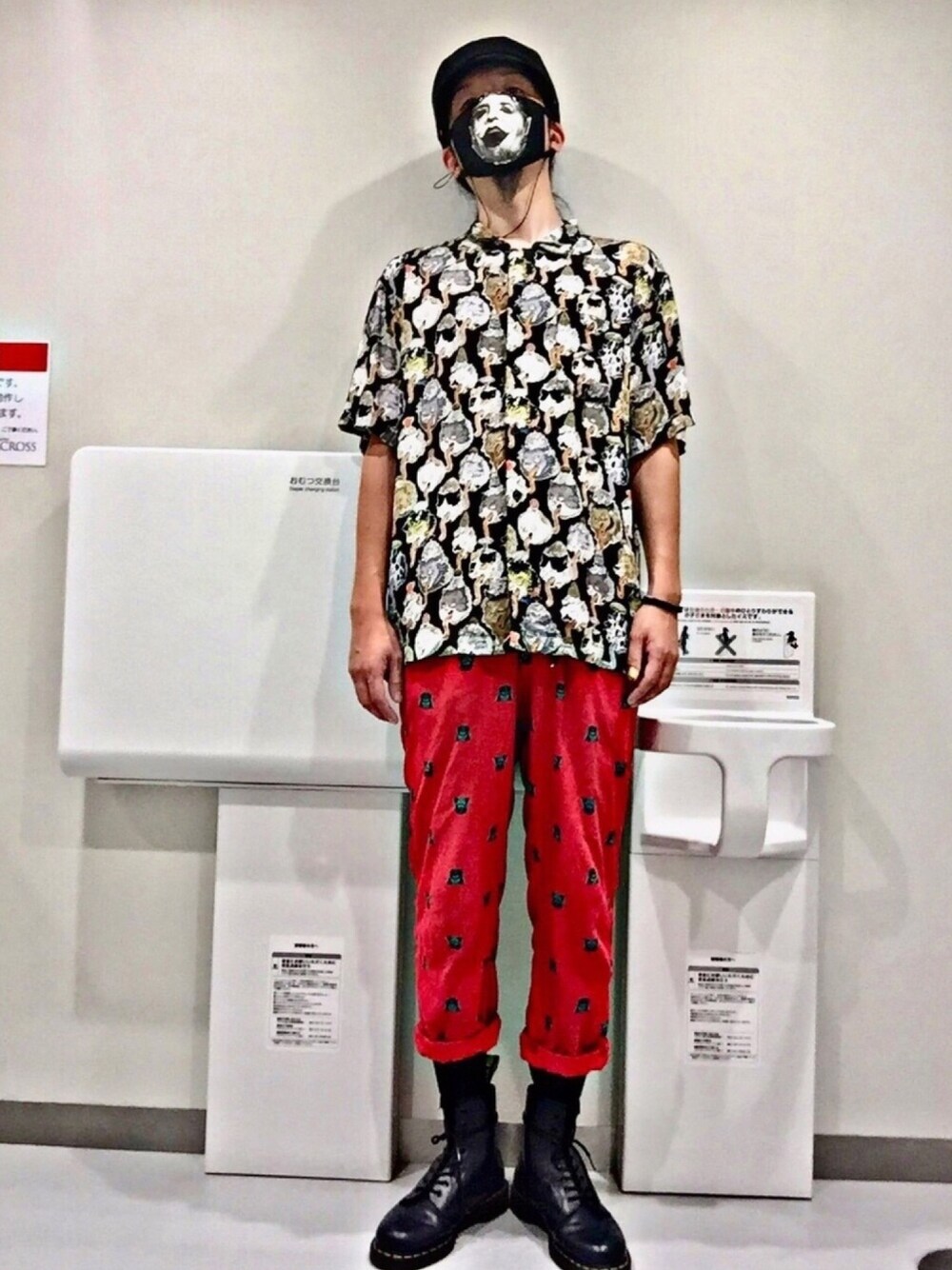 「ブーツはドブブルー(腐った青)です。」｜「PRADAのアイテム（スーツベスト、オレンジ系）」を使った、下痢便太郎時貞さん（メンズ・175cm）の夏コーディネートの1枚目の写真