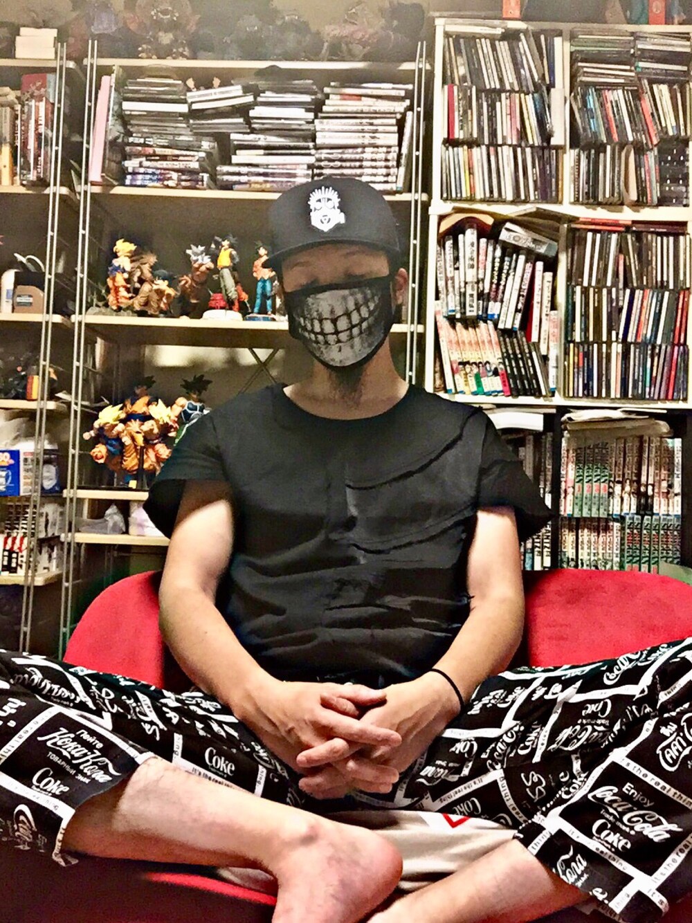 「とりあえずペニス(居酒屋にて)」｜「no brandのアイテム（トップス、ブラック系）」を使った、下痢便太郎時貞さん（メンズ・175cm）の春コーディネートの1枚目の写真