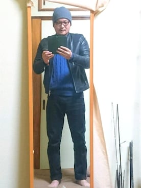 「UNIQLO（ユニクロ）のアイテム（ニット/セーター、ブルー系）」を使った、大嶌康正さん（メンズ・182cm）の秋コーディネート