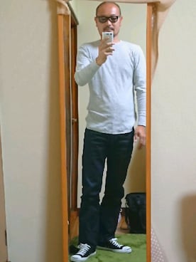 「HANES（ヘインズ）のアイテム（Tシャツ/カットソー、グレー系）」を使った、大嶌康正さん（メンズ・182cm）の夏コーディネート