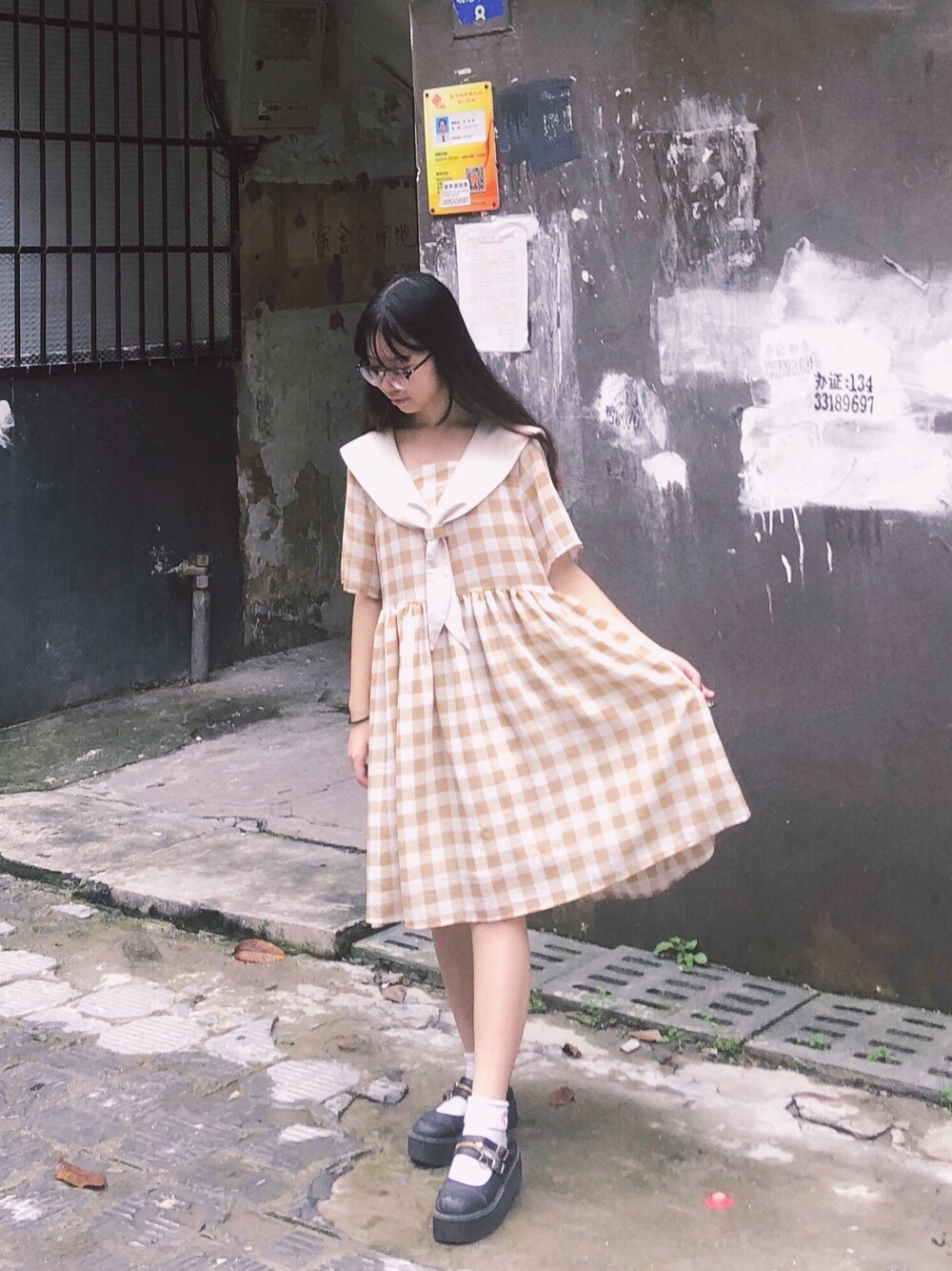 「夏、日系休闲、复古、连衣裙、低身長」｜「EGGSHOPの普通黄格连衣裙（ワンピース、イエロー系）」を使った、小傅傅傅_さん（レディース・145cm）の春コーディネートの1枚目の写真