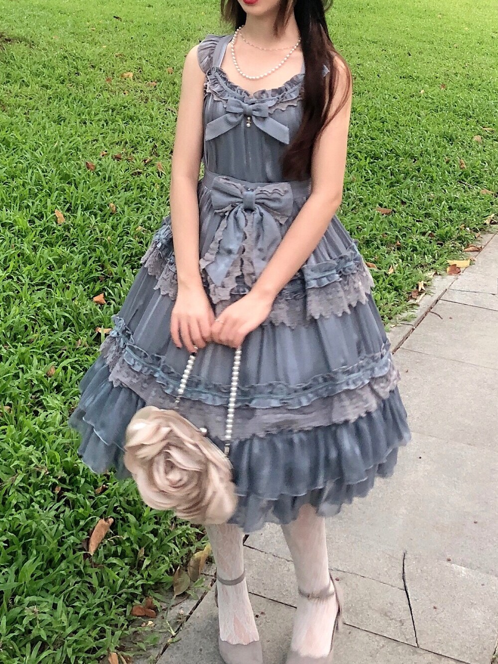 「夏、lolita、lolitafashion、銀」｜「HinanaQueenaのFairyDoll灰色jsk（ジャンパースカート、グレー系）」を使った、小傅傅傅_さん（レディース・145cm）の春コーディネートの1枚目の写真