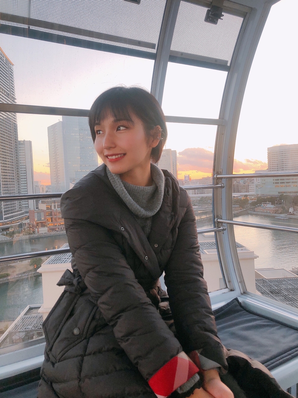 「バーバリー、バーバリーチェック、burberry、bluelabel clestbridge、ダウンジャケット、タータンチェック、おしゃれさんと繋がりたい、イヤーカフ、タートルネック、タートルネックニット」｜「3coinsのアイテム（イヤーカフ、シルバー系）」を使った、超骨ストのRicoさん（レディース・157cm）の冬コーディネートの1枚目の写真