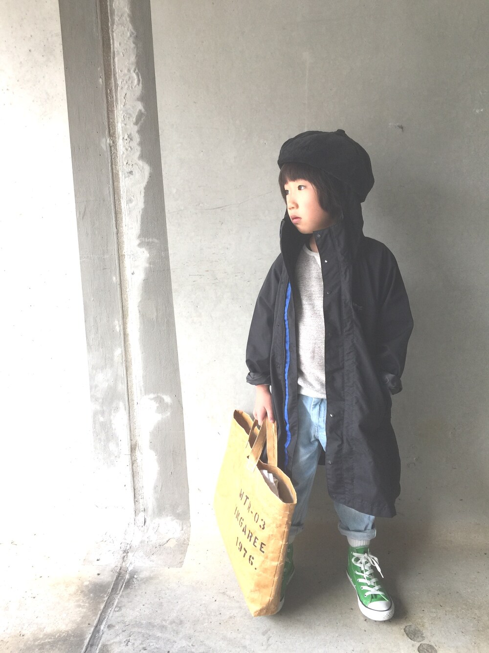 「むすこーで、おとこのこ、おとこのこスタイル、男の子、男の子コーデ、キッズ、ベレー帽、ジャケット、マウンテンパーカー、コンバース」｜「CONVERSEのアイテム（スニーカー、グリーン系）」を使った、mcmong.さん（キッズ・110cm）の冬コーディネートの1枚目の写真
