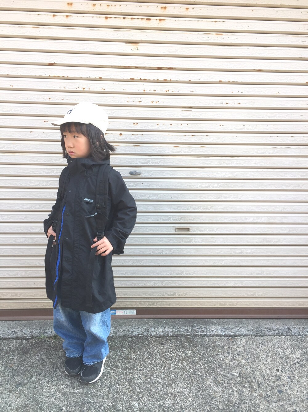 「マウンテンパーカー、CAP、デニム、おとこのこ、男の子、キッズコーデ、キッズファッション、キッズ、kids、kidsfashion」｜「GO TO HOLLYWOODのアイテム（キャップ、ホワイト系）」を使った、mcmong.さん（キッズ・120cm）の春コーディネートの1枚目の写真