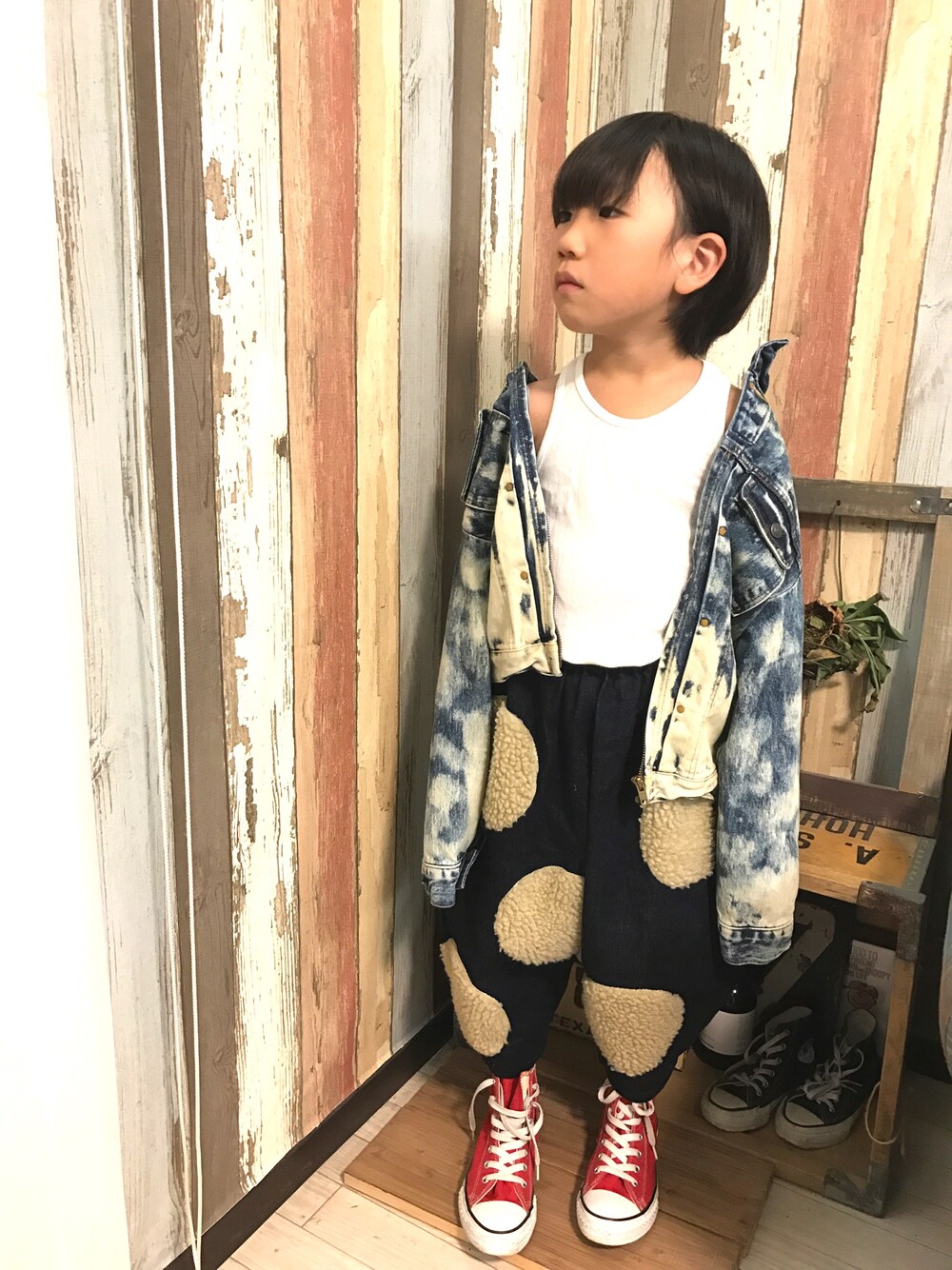 「デニム、デニムジャケット、ブリーチデニム、キッズコーデ、キッズファッション、ドット、秋のコーデ、男の子、男の子コーデ、kids」｜「GO TO HOLLYWOODのアイテム（デニムジャケット、ブルー系）」を使った、mcmong.さん（キッズ・120cm）の夏コーディネートの1枚目の写真