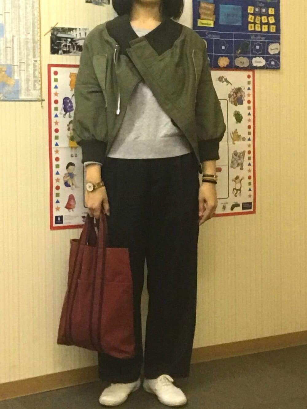 「tricot COMME des GARCONSのアイテム（MA-1、グリーン系）」を使った、Meg Iwamotoさん（レディース・163cm）の春コーディネートの1枚目の写真