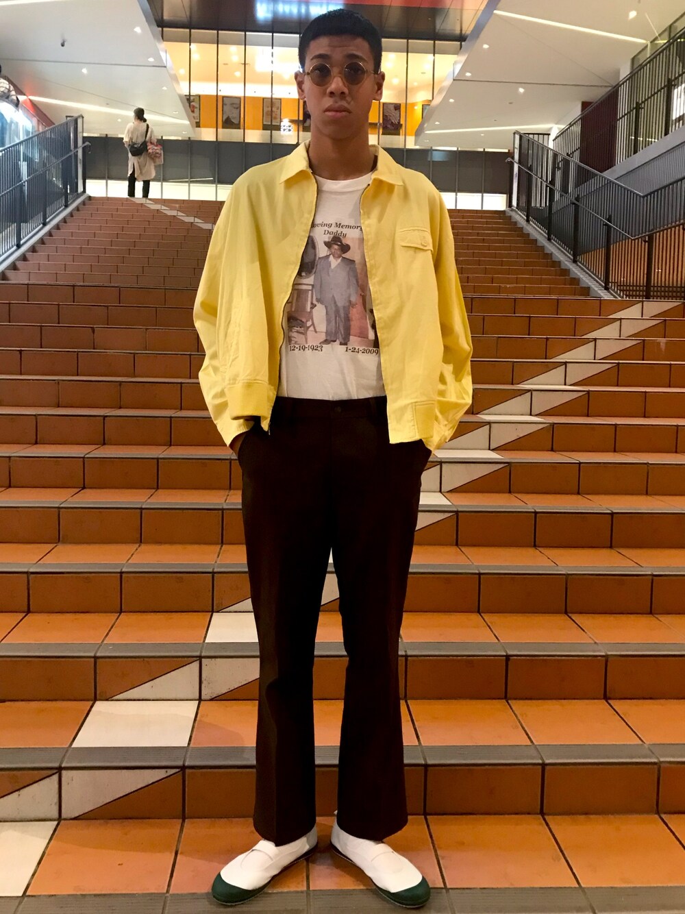 「古着のアイテム（Tシャツ/カットソー、ホワイト系）」を使った、Meg Iwamotoさん（レディース・163cm）の秋コーディネートの1枚目の写真