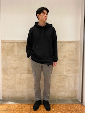 「FRUIT OF THE LOOM（フルーツオブザルーム）のアイテム（パーカー）」を使った、MITTYさん（メンズ・176cm）の冬コーディネート