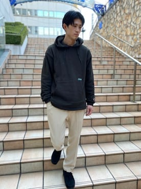 「FRUIT OF THE LOOM（フルーツオブザルーム）のアイテム（パーカー）」を使った、MITTYさん（メンズ・176cm）の冬コーディネート
