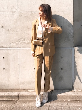 「CONVERSE（コンバース）のアイテム（スニーカー、ベージュ系）」を使った、xu1129さん（レディース・166cm）の春コーディネート