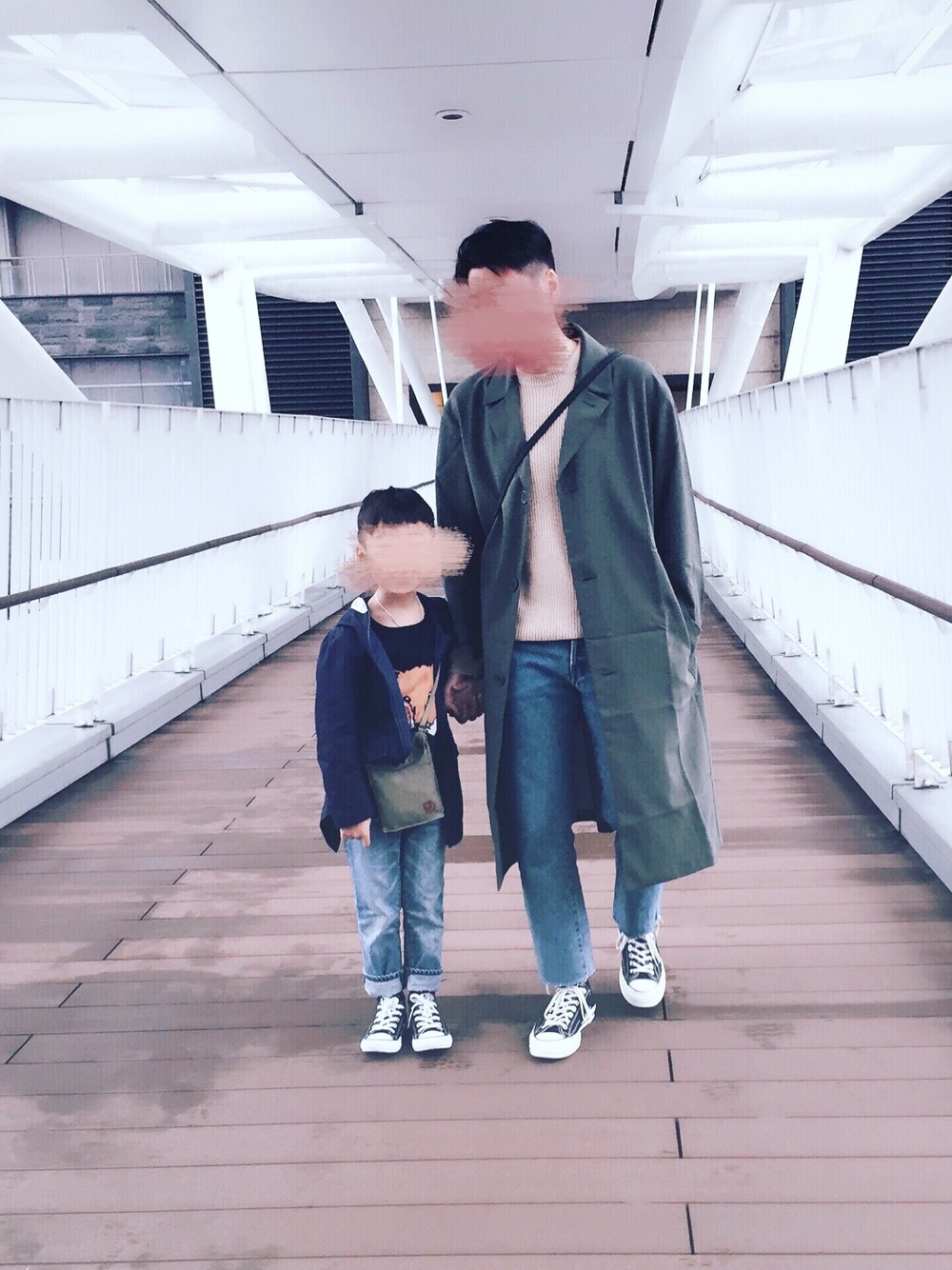 「秋冬コーデ、カジュアル、シンプルコーデ、親子コーデ、UNIQLOU、converse、Chuck Taylor」｜「CONVERSEのConverse Chuck Taylor® All Star® '70 Low Sneaker (Men)（スニーカー、ブラック系）」を使った、Seanさん（キッズ・110cm）の秋コーディネートの1枚目の写真
