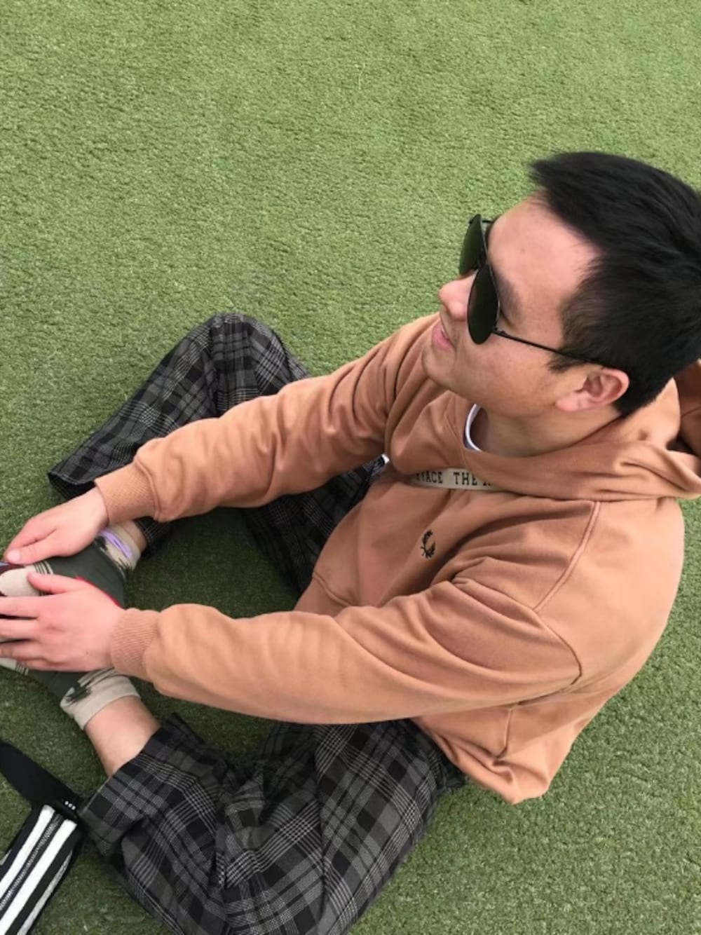 「MANUAL ALPHABETのアイテム（チノパンツ、ブラック系）」を使った、928999a8eb25さん（メンズ・165cm）の春コーディネートの1枚目の写真