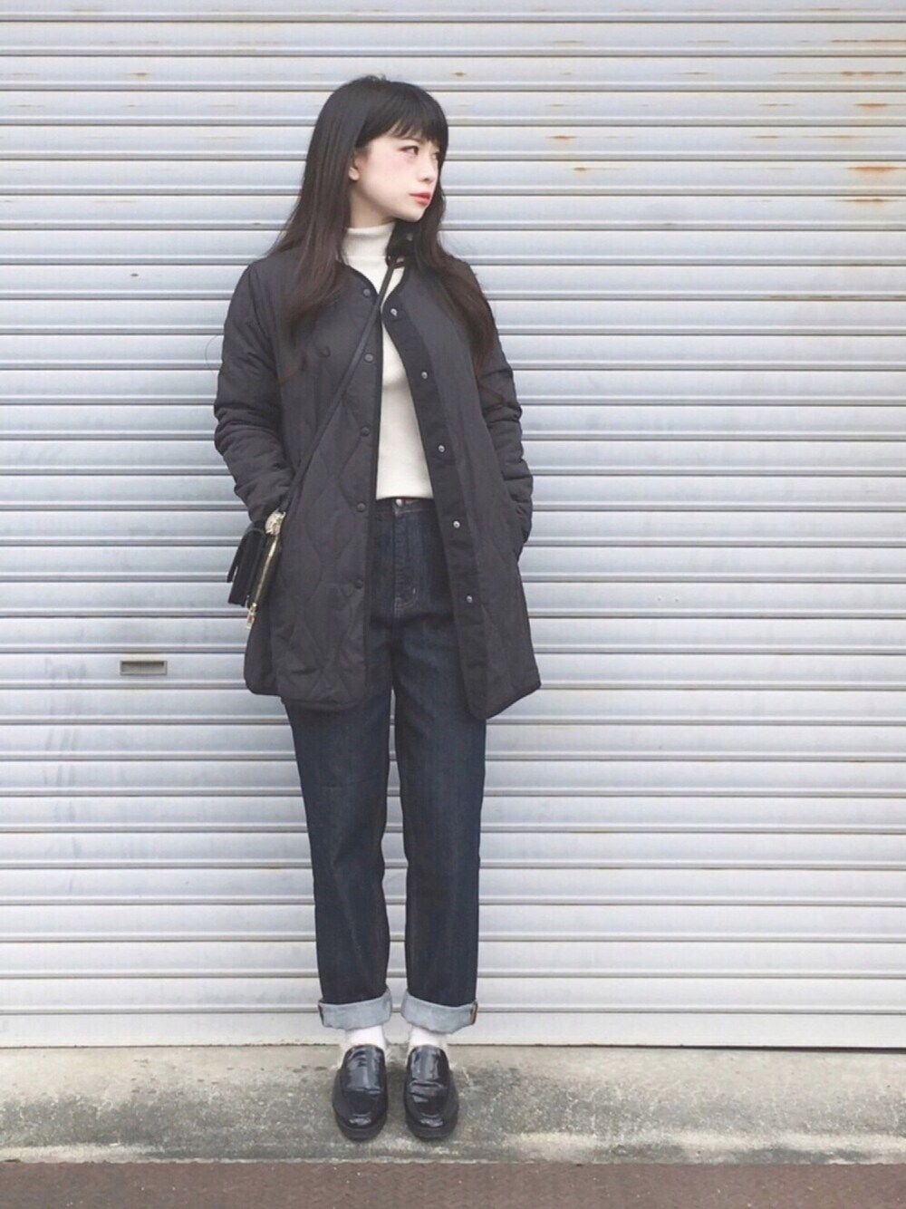 「オトナカジュアル、春コーデ、大人カジュアル、denim、ロールアップ、ライナーコート、シンプル、タートルネック、ブラック、インナーダウン」｜「IG:mai1220のアイテム（その他、その他）」を使った、まいさん（レディース・164cm）の冬コーディネートの1枚目の写真