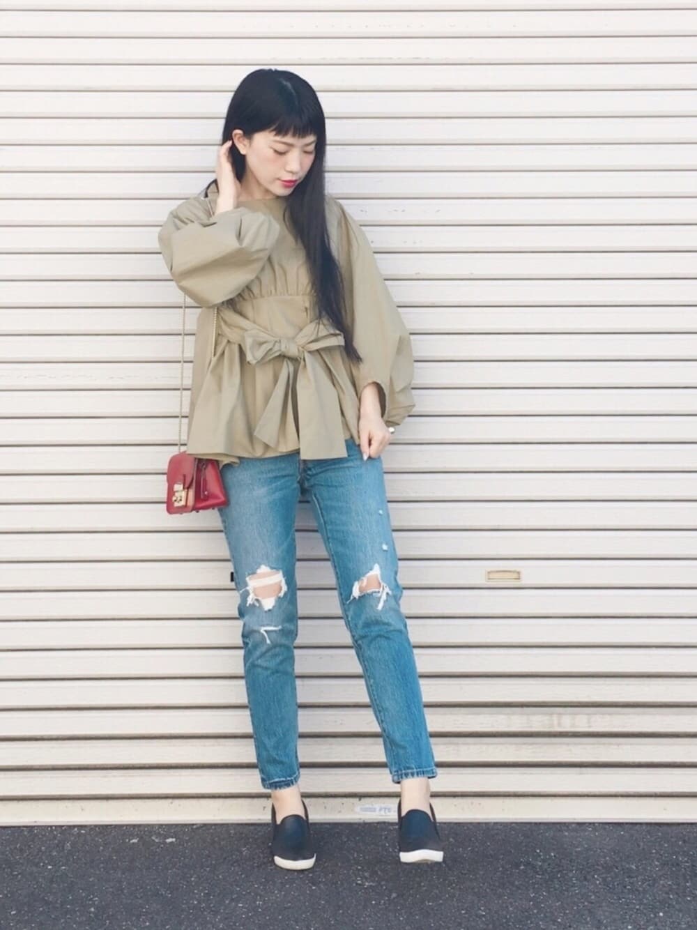 「シンプルコーデ、outfit、スキニーデニム、冬、スプリングSENSEOFPLACE、ブラウス、カジュアル、シンプル、大人カジュアル、春コーデ」｜「IG:mai1220のアイテム（その他、その他）」を使った、まいさん（レディース・164cm）の春コーディネートの1枚目の写真