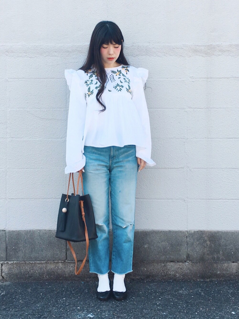 「休日スタイル、オトナカジュアル、ラフ、outfit、fashion、花柄、刺繍、デニム、シンプル、カジュアル」｜「IG:mai1220のアイテム（その他、その他）」を使った、まいさん（レディース・164cm）の春コーディネートの1枚目の写真