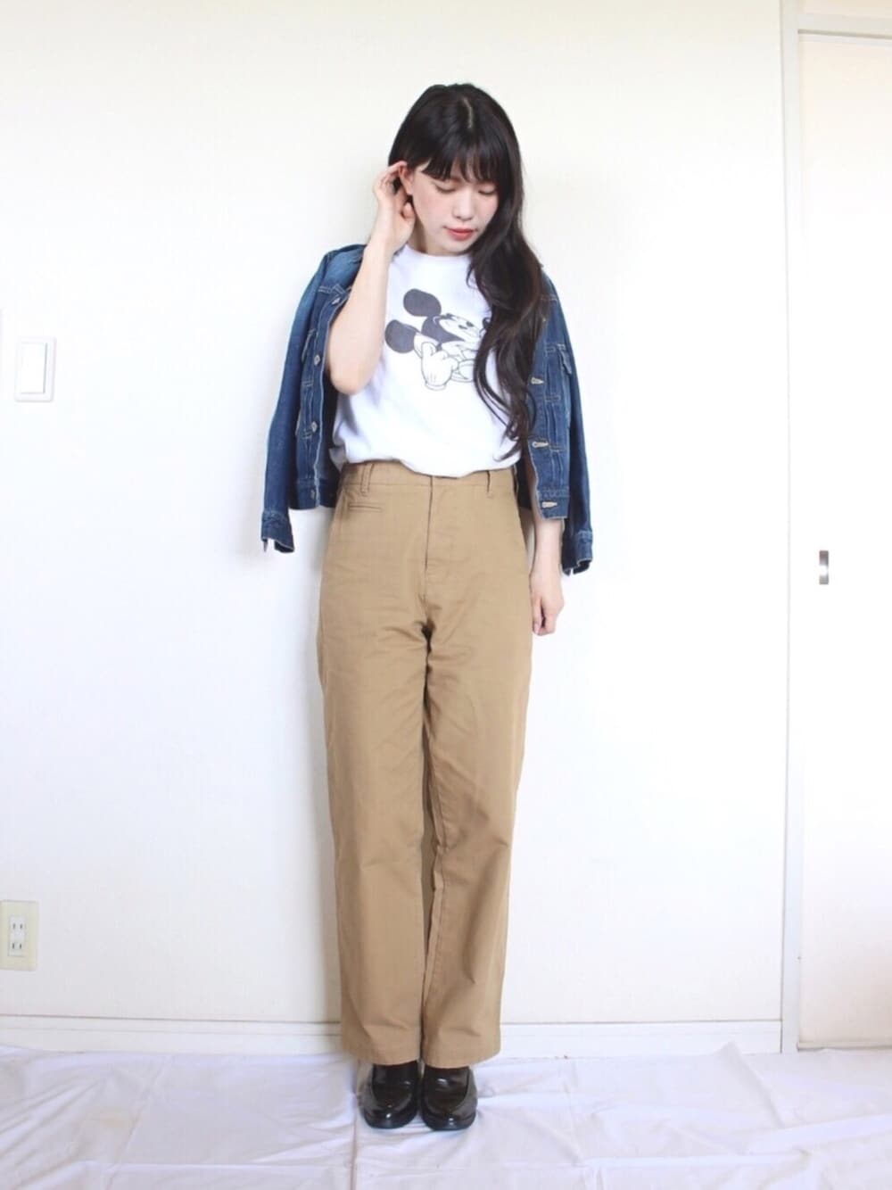 「シンプル、大人カジュアル、プチプラコーデ、ootd、メンズライク、ワイドパンツ、チノパン、デニムジャケット、ミッキー、白Tシャツ」｜「IG:mai1220のアイテム（その他、その他）」を使った、まいさん（レディース・164cm）の春コーディネートの1枚目の写真
