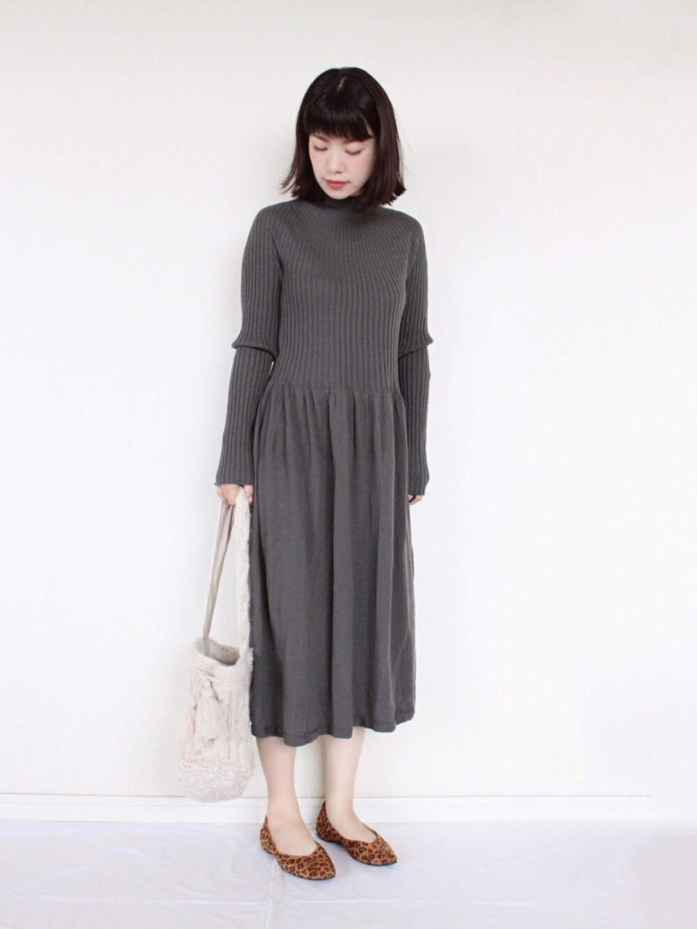 「カジュアル、秋、大人カジュアル、シンプル、大人コーデ、ニット、ワンピース、カーキ、UNIQLO、プチプラ」｜「IG:mai1220のアイテム（その他、その他）」を使った、まいさん（レディース・164cm）の秋コーディネートの1枚目の写真