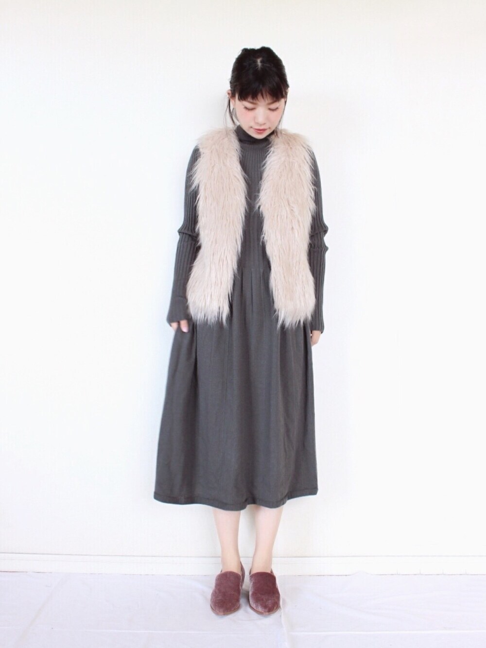 「秋のコーデ、大人カジュアル、カジュアル、秋冬、シンプル、ラクチンコーデ、秋服、UNIQLO、ファーベスト、ベロア」｜「IG:mai1220のアイテム（その他、その他）」を使った、まいさん（レディース・164cm）の秋コーディネートの1枚目の写真