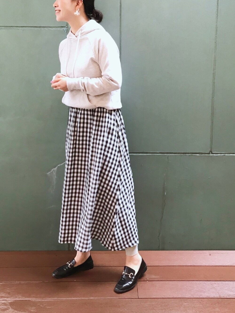 「カジュアルコーデ、休日スタイル、大人カジュアル、ootd、お洒落さんとつながりたい、春、パーカー、ギンガムチェック、フレアスカート、シンプル」｜「IG:mai1220のアイテム（その他、その他）」を使った、まいさん（レディース・164cm）の春コーディネートの1枚目の写真