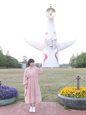 「白スニーカー」｜「アイテム（ワンピース/ドレス、ピンク系）」を使った、まいさん（レディース・164cm）の春コーディネート